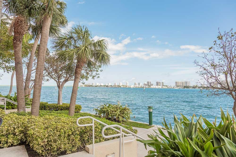 2640 Lake Shore Drive, Unit 115 Riviera Beach, FL 33404 - Photo 5 of 18 091A9466