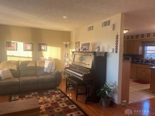 6956 Springfield Jamestown Road Springfield, OH 45502 - Photo 11 of 17