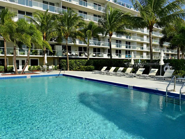 $3,200 | 2560 South Ocean Boulevard, Unit 406, Palm Beach, FL 33480