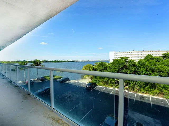$3,200 | 2560 South Ocean Boulevard, Unit 406, Palm Beach, FL 33480