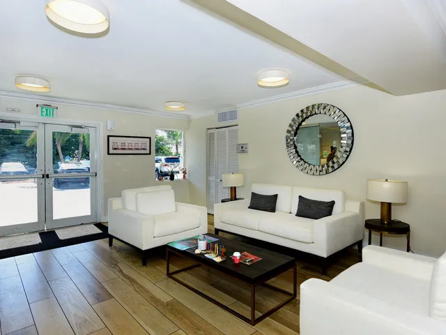 $3,200 | 2560 South Ocean Boulevard, Unit 406, Palm Beach, FL 33480