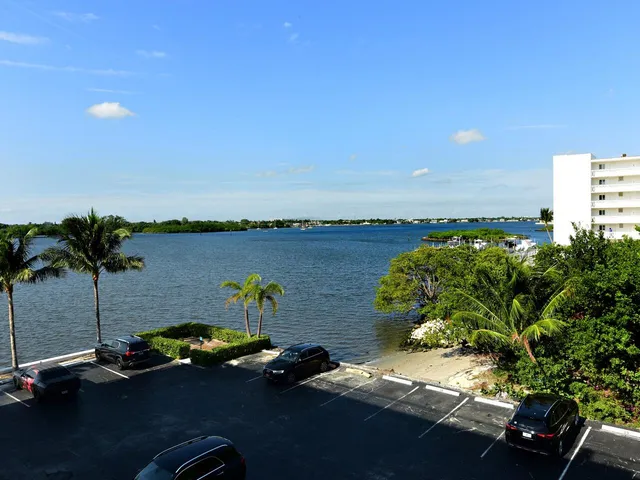 $3,200 | 2560 South Ocean Boulevard, Unit 406, Palm Beach, FL 33480