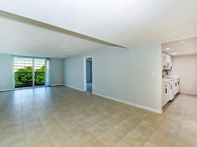 $3,200 | 2560 South Ocean Boulevard, Unit 406, Palm Beach, FL 33480