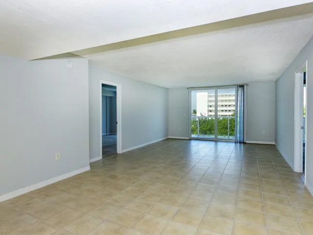 $3,200 | 2560 South Ocean Boulevard, Unit 406, Palm Beach, FL 33480