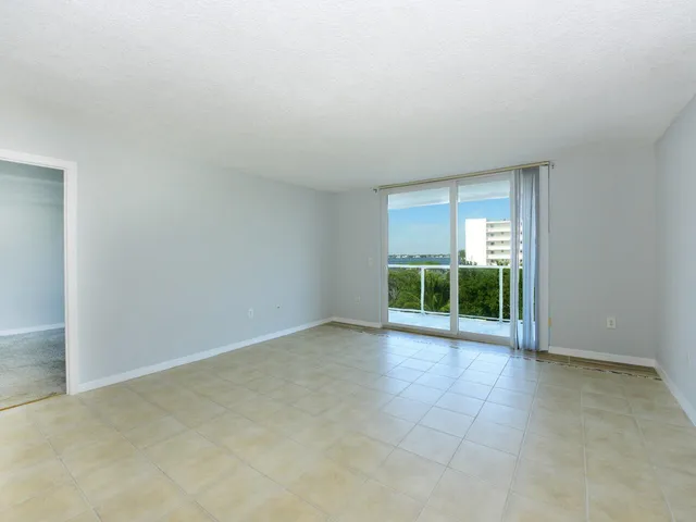 $3,200 | 2560 South Ocean Boulevard, Unit 406, Palm Beach, FL 33480