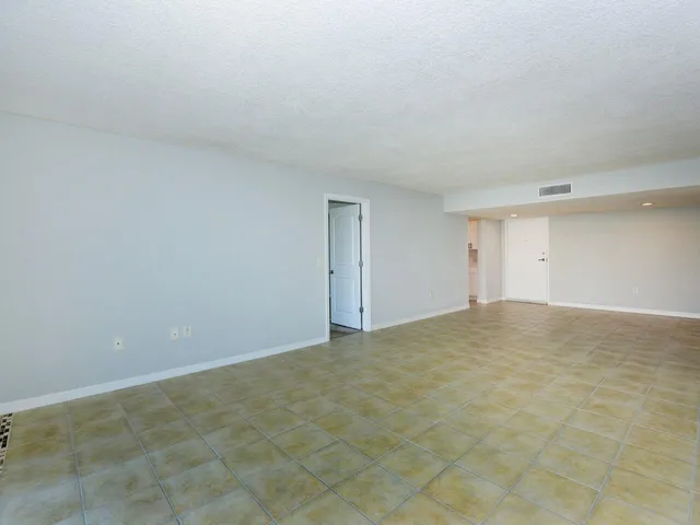 $3,200 | 2560 South Ocean Boulevard, Unit 406, Palm Beach, FL 33480