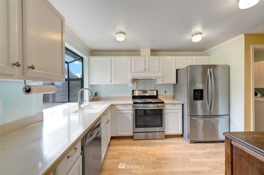 115 Union Court Northeast Renton, WA 98059 - Photo 11 of 25