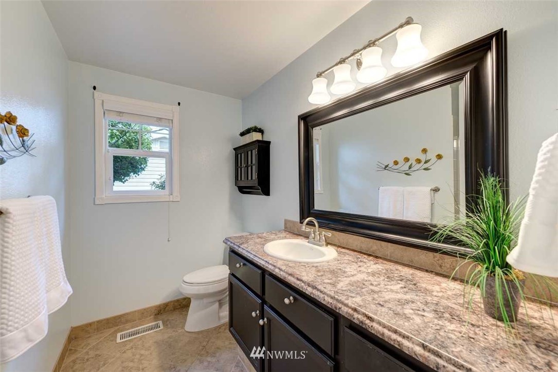 115 Union Court Northeast Renton, WA 98059 - Photo 14 of 25