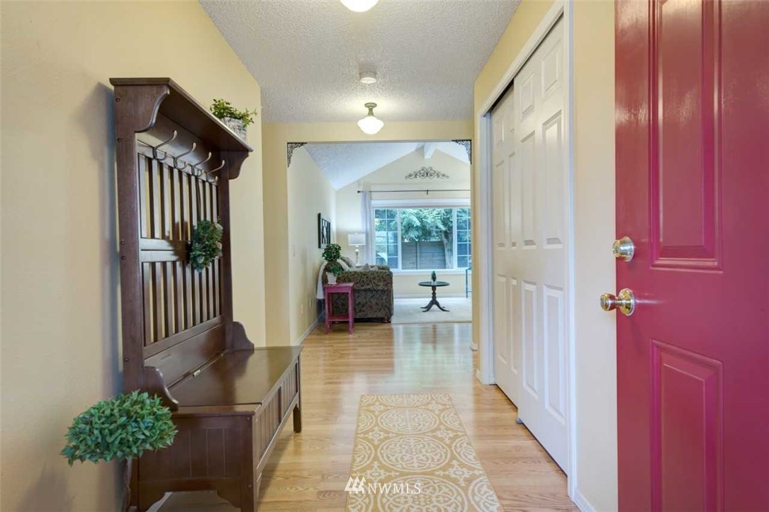 115 Union Court Northeast Renton, WA 98059 - Photo 5 of 25