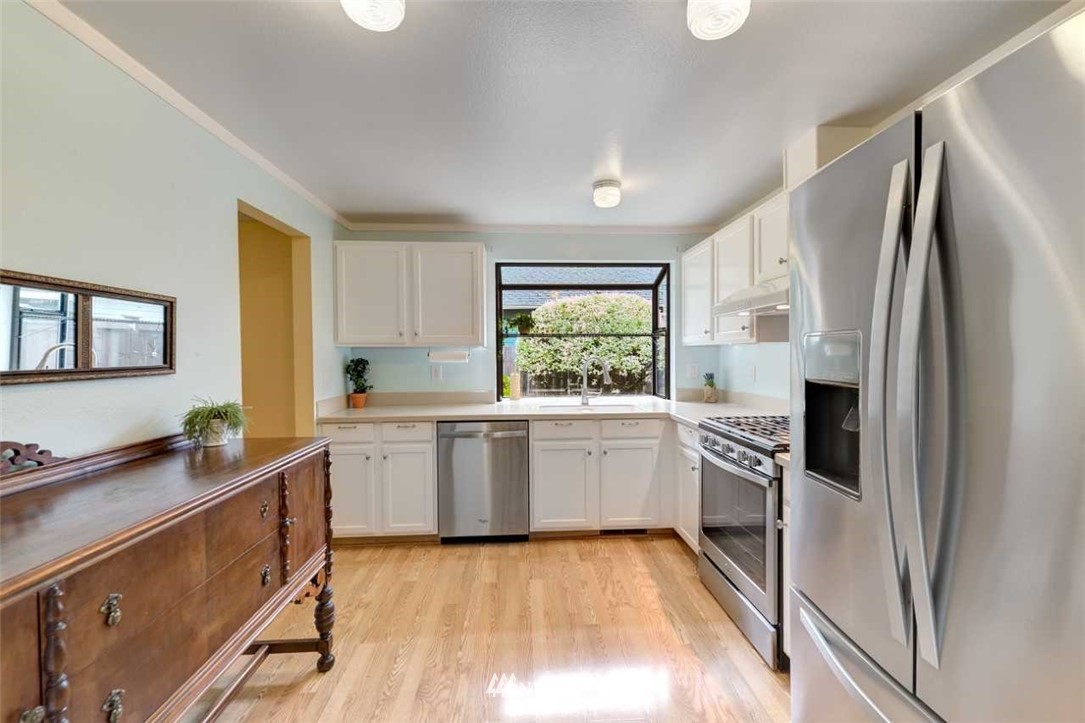 115 Union Court Northeast Renton, WA 98059 - Photo 10 of 25