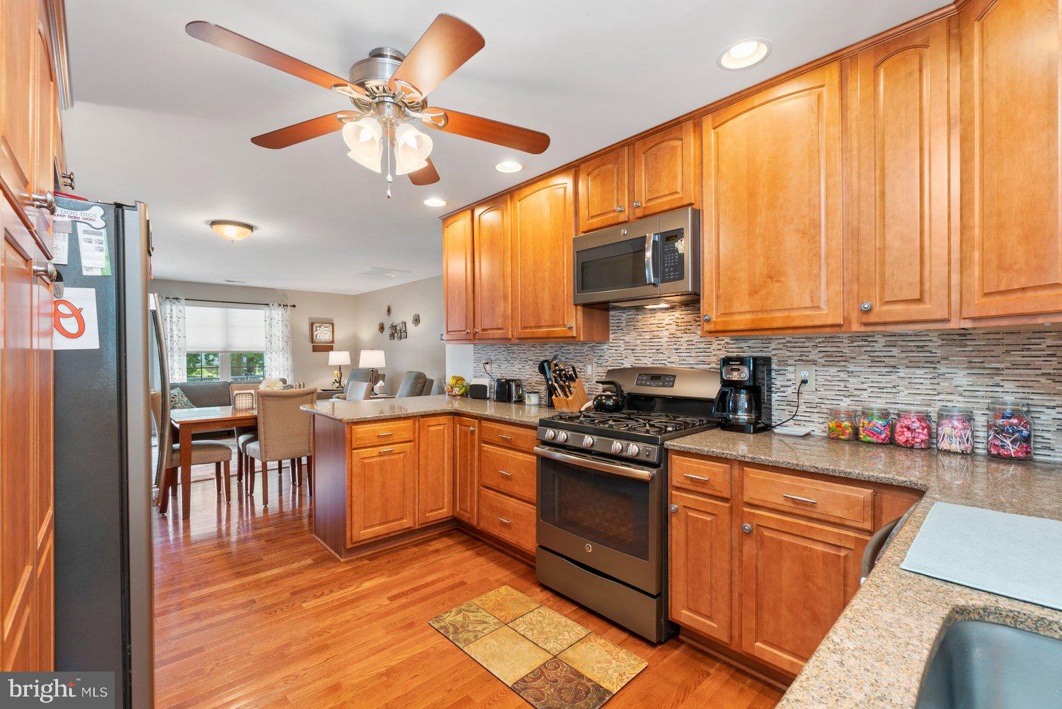 202 Stonewall Road Catonsville, MD 21228 - Photo 16 of 65 Stone backsplash + slate appliances