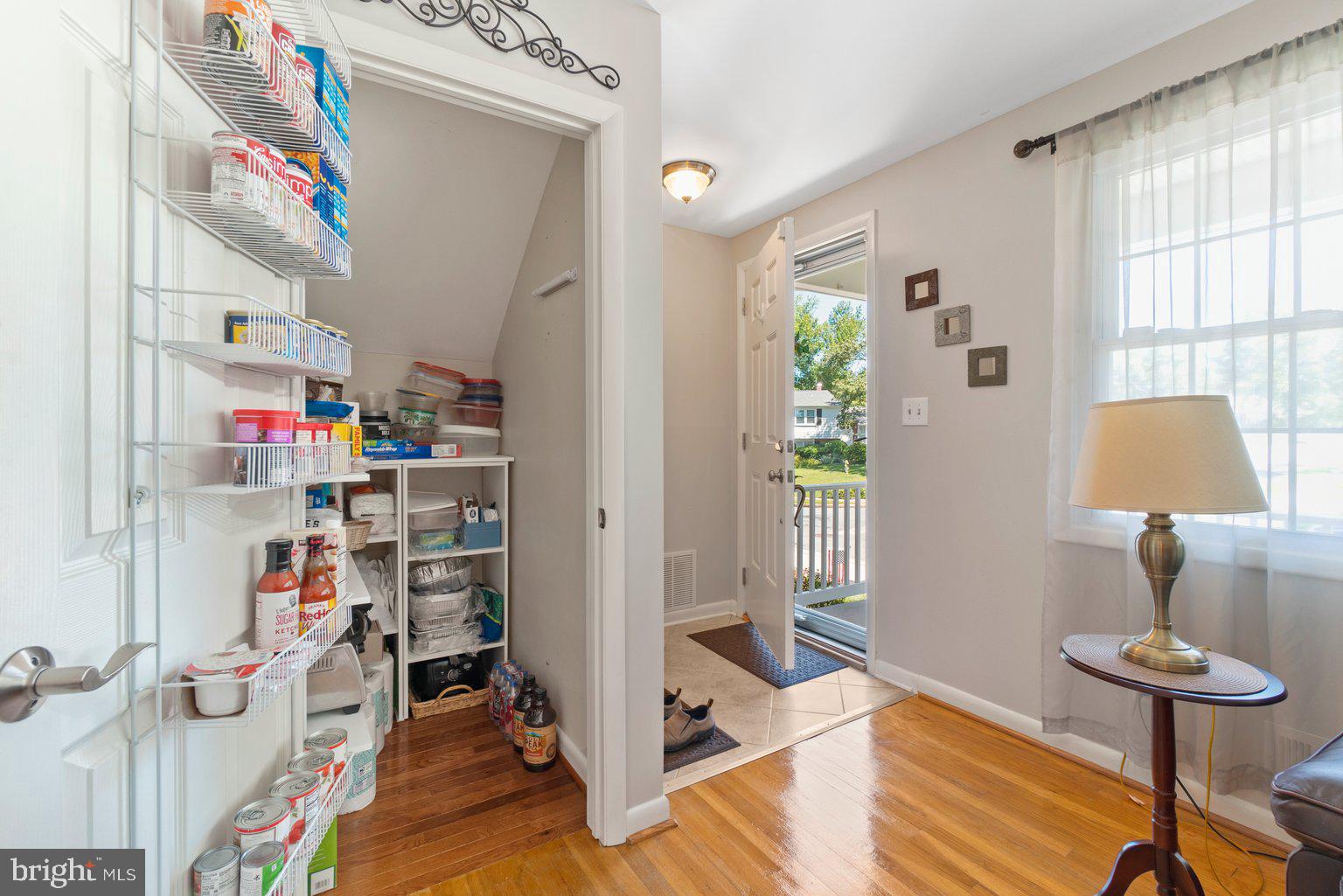 202 Stonewall Road Catonsville, MD 21228 - Photo 24 of 65 Entry foyer in main house w/walk-in pantry