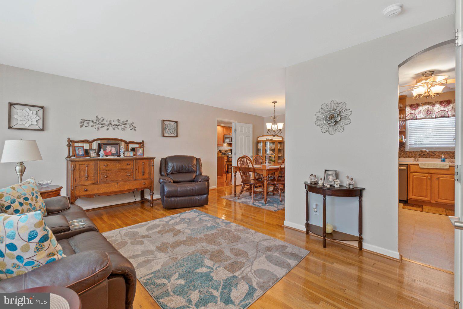 202 Stonewall Road Catonsville, MD 21228 - Photo 26 of 65 Main level house LR area