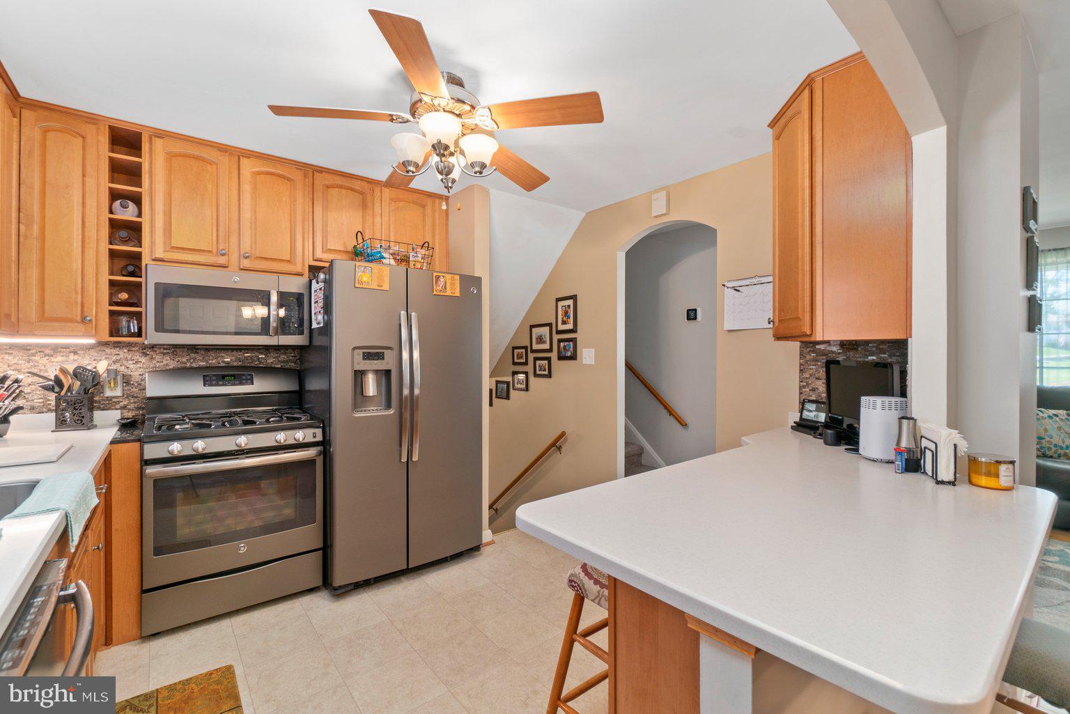 202 Stonewall Road Catonsville, MD 21228 - Photo 30 of 65 Kitchen in main house ( slate appliances)w Corian