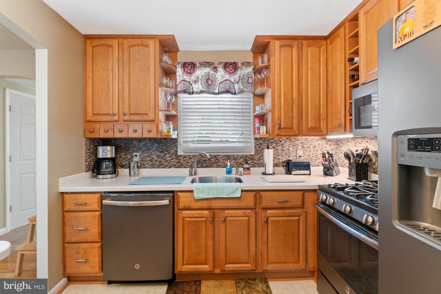 202 Stonewall Road Catonsville, MD 21228 - Photo 34 of 65 Stone back splash