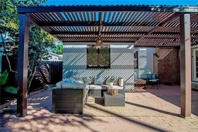 $1,595,000 | 1324 Morningside Drive, Burbank, CA 91506