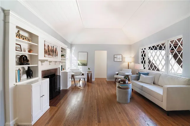 $1,595,000 | 1324 Morningside Drive, Burbank, CA 91506