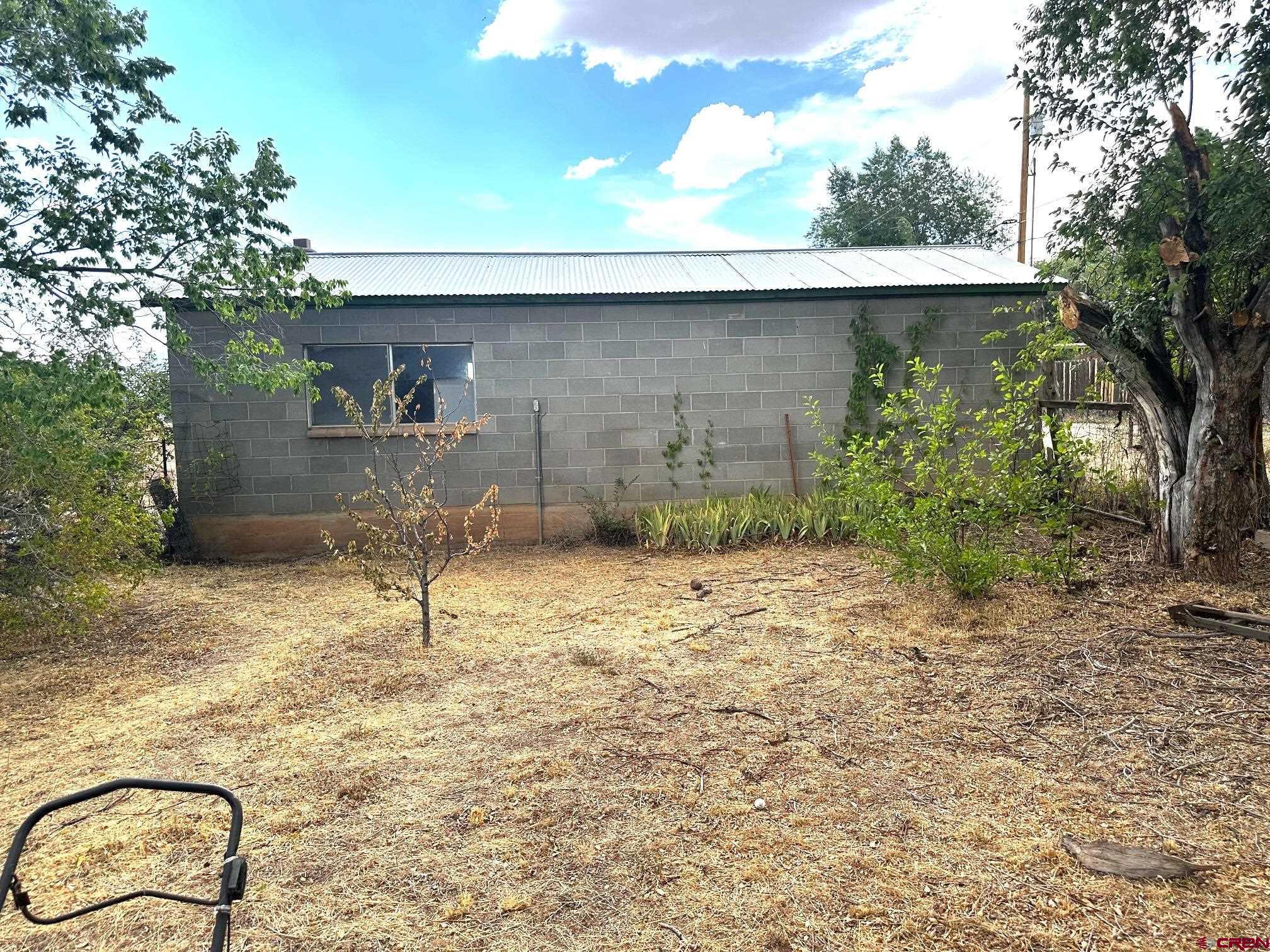 417 South Oak Street Cortez, CO 81321 - Photo 5 of 25 a backyard of a house with lots of green space