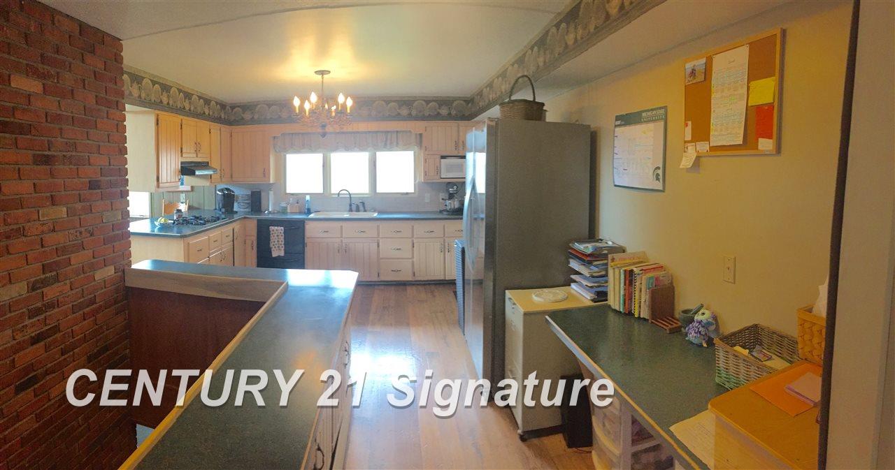 3830 North River Road Freeland, MI 48623 - Photo 10 of 12