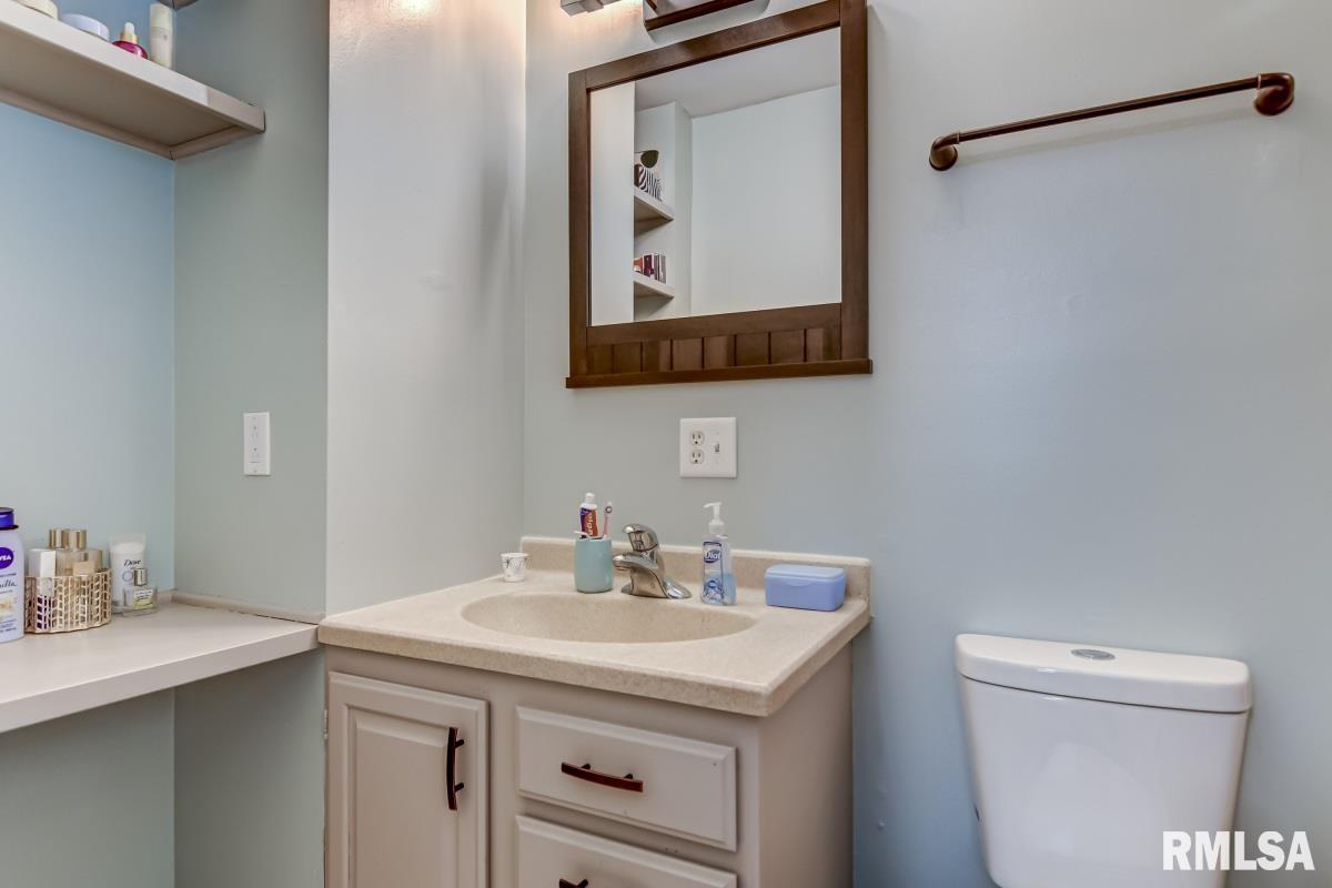 9 Circle Drive Rochester, IL 62563 - Photo 13 of 29