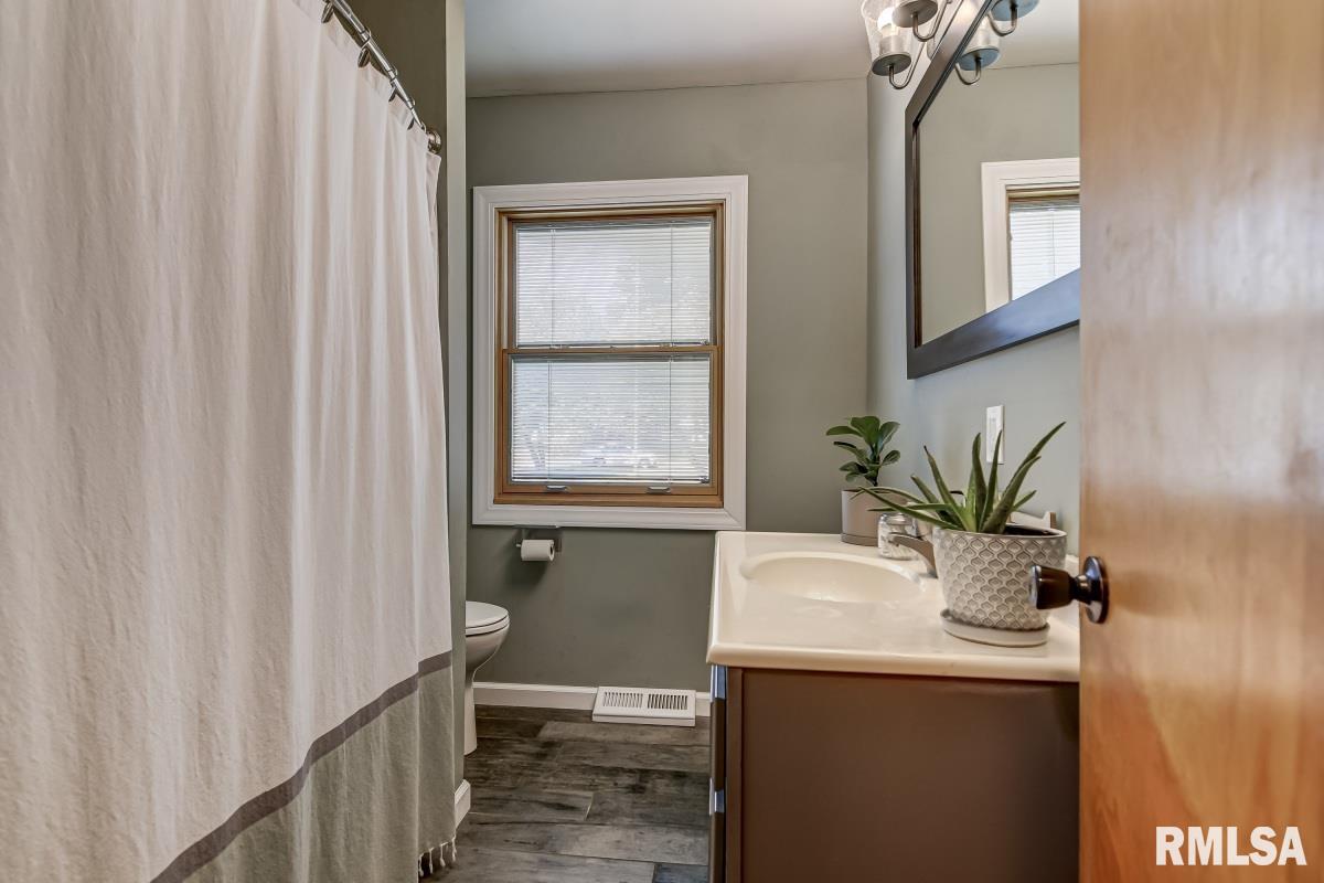 9 Circle Drive Rochester, IL 62563 - Photo 16 of 29