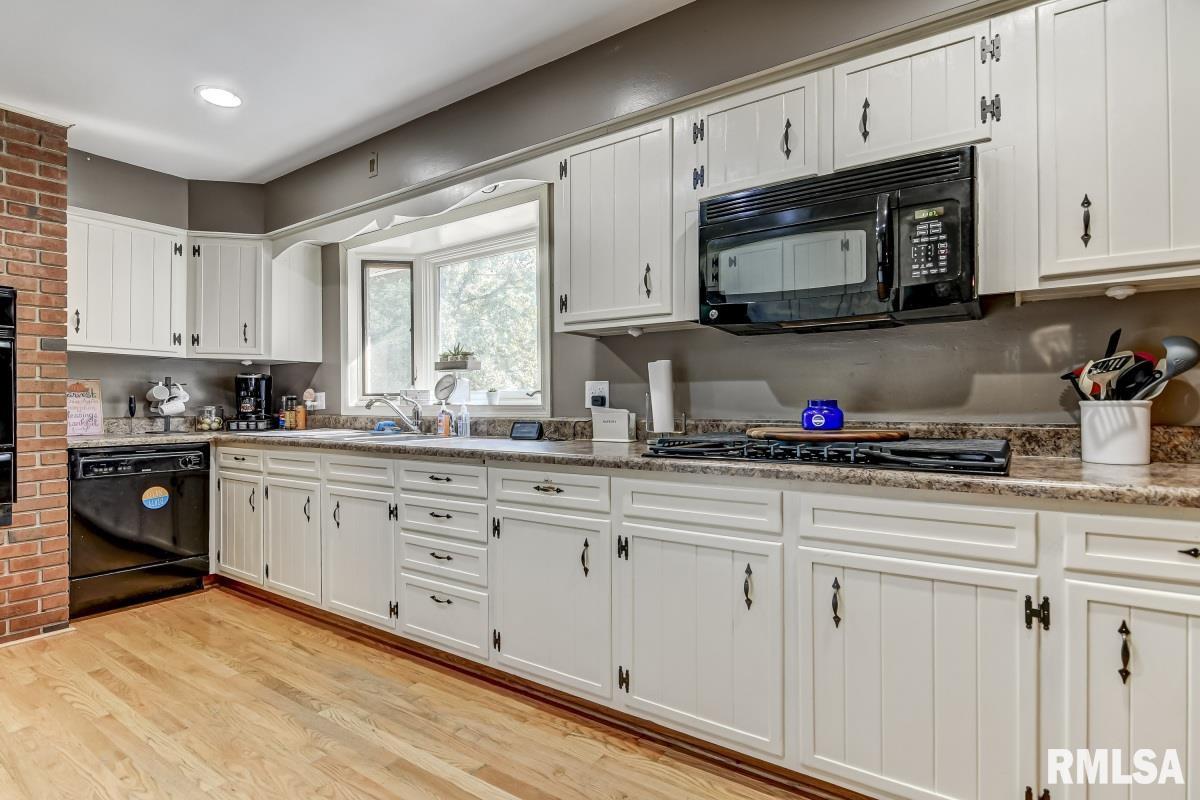 9 Circle Drive Rochester, IL 62563 - Photo 8 of 29