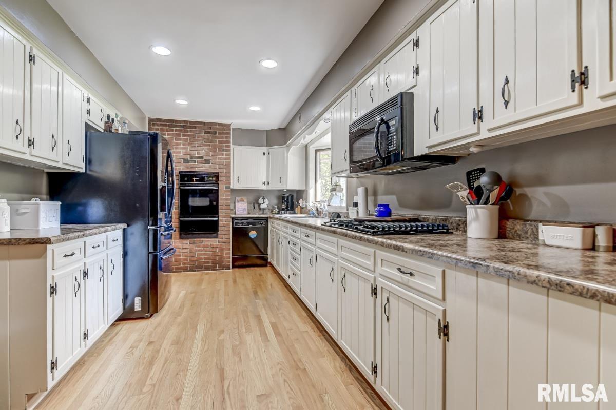 9 Circle Drive Rochester, IL 62563 - Photo 9 of 29