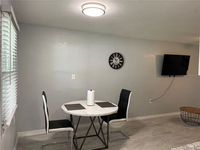 a view of a livingroom with furniture