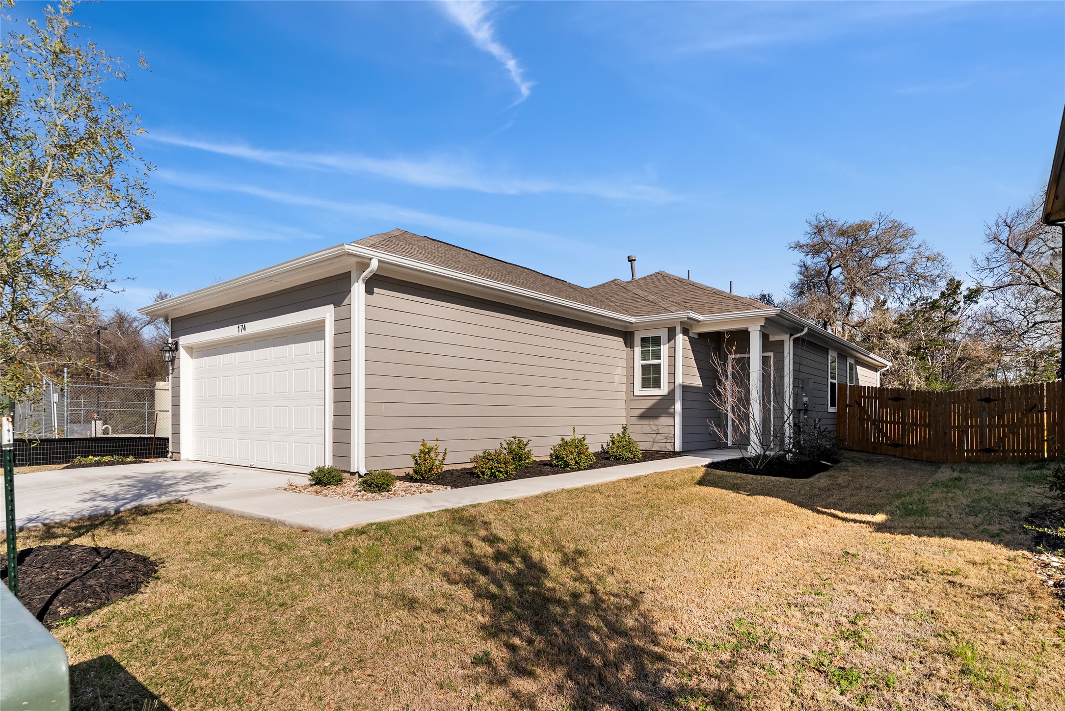 174 Bendecido Loop Elgin, TX 78621 - Photo 4 of 29