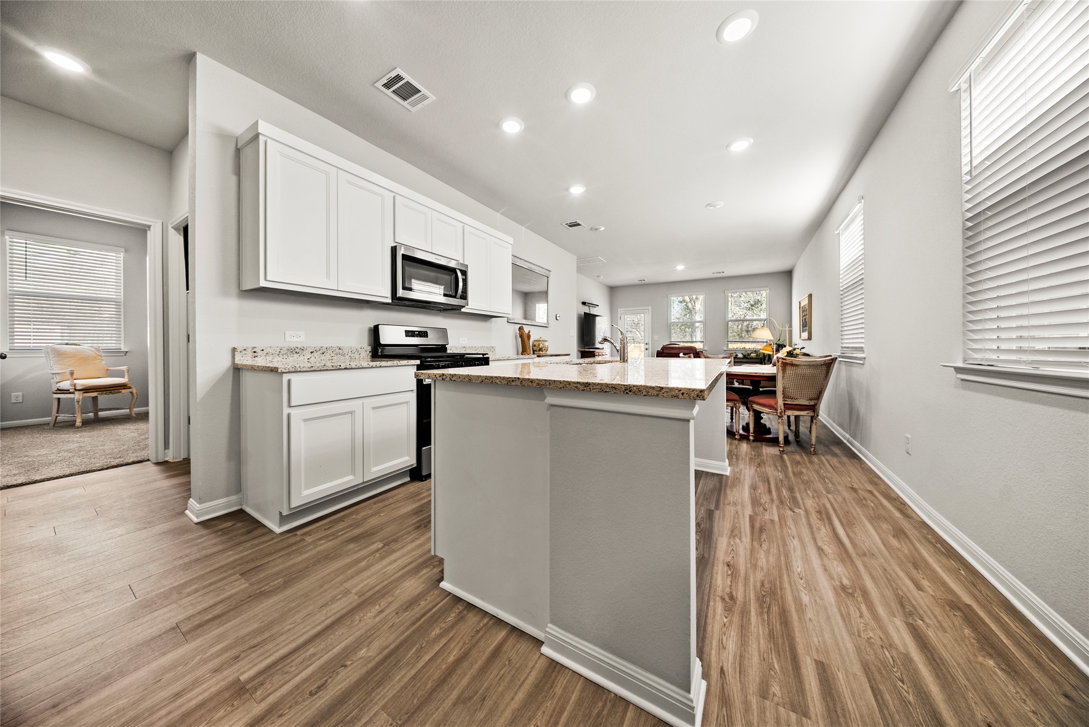 174 Bendecido Loop Elgin, TX 78621 - Photo 5 of 29