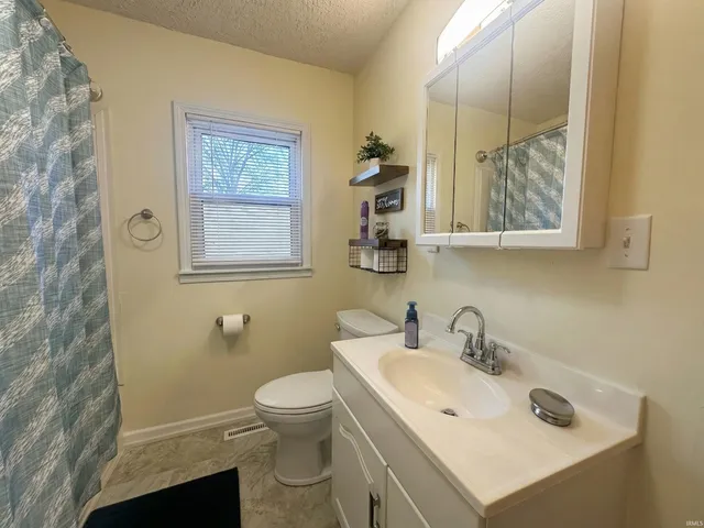 $179,900 | 121 North 21st Street, New Castle, IN 47362