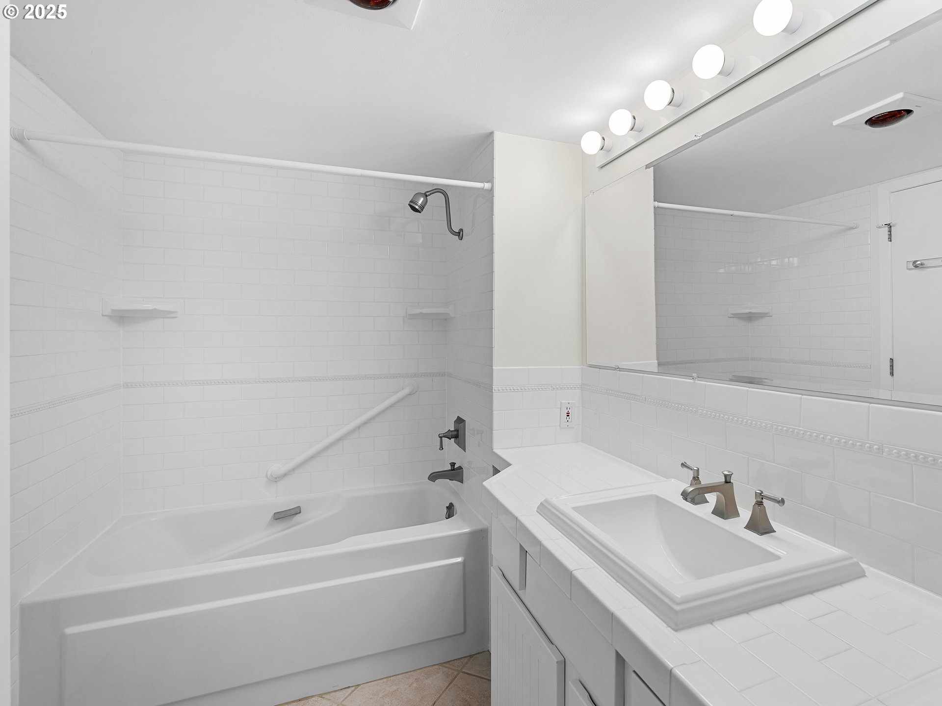 6605 West Burnside Road, Unit 143 Portland, OR 97225 - Photo 10 of 24 Laundry