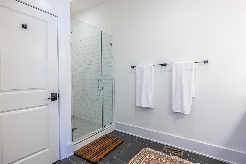 812 West College Avenue Decatur, GA 30030 - Photo 23 of 32 a bathroom with a shower
