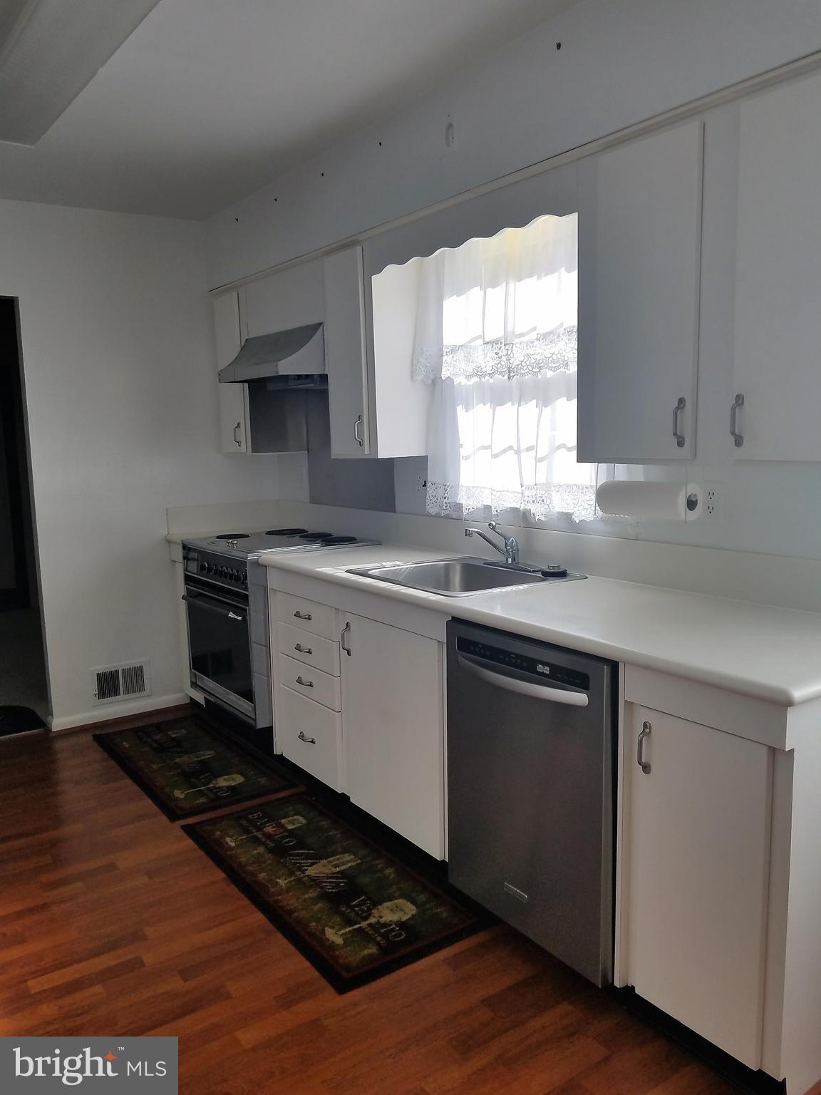 1517 Rawlings Well Road Baltimore, MD 21228 - Photo 4 of 30