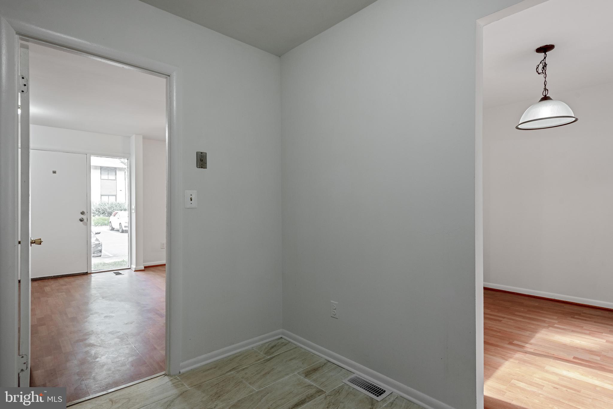 11841 Coopers Court Reston, VA 20191 - Photo 11 of 36 Kitchen