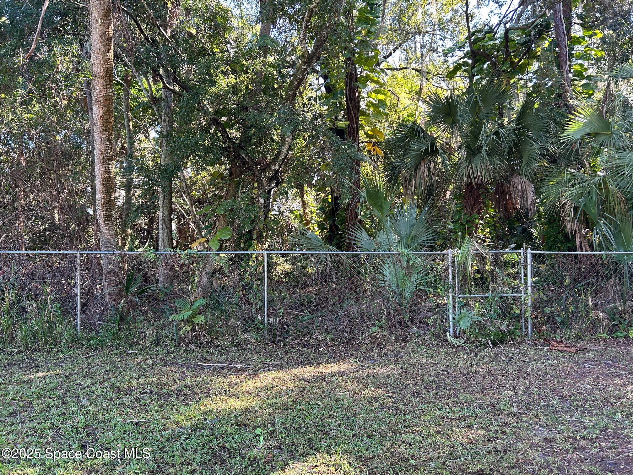 2845 Sunset Road Melbourne, FL 32904 - Photo 5 of 13 a backyard of a house with lots of green space