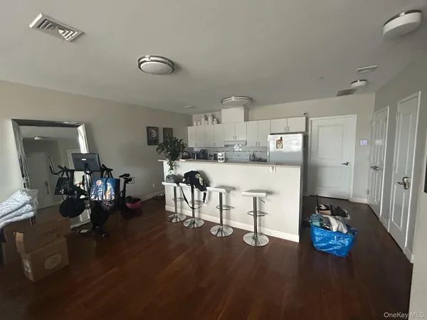 $3,450 | 425 New York Avenue, Huntington, NY 11743