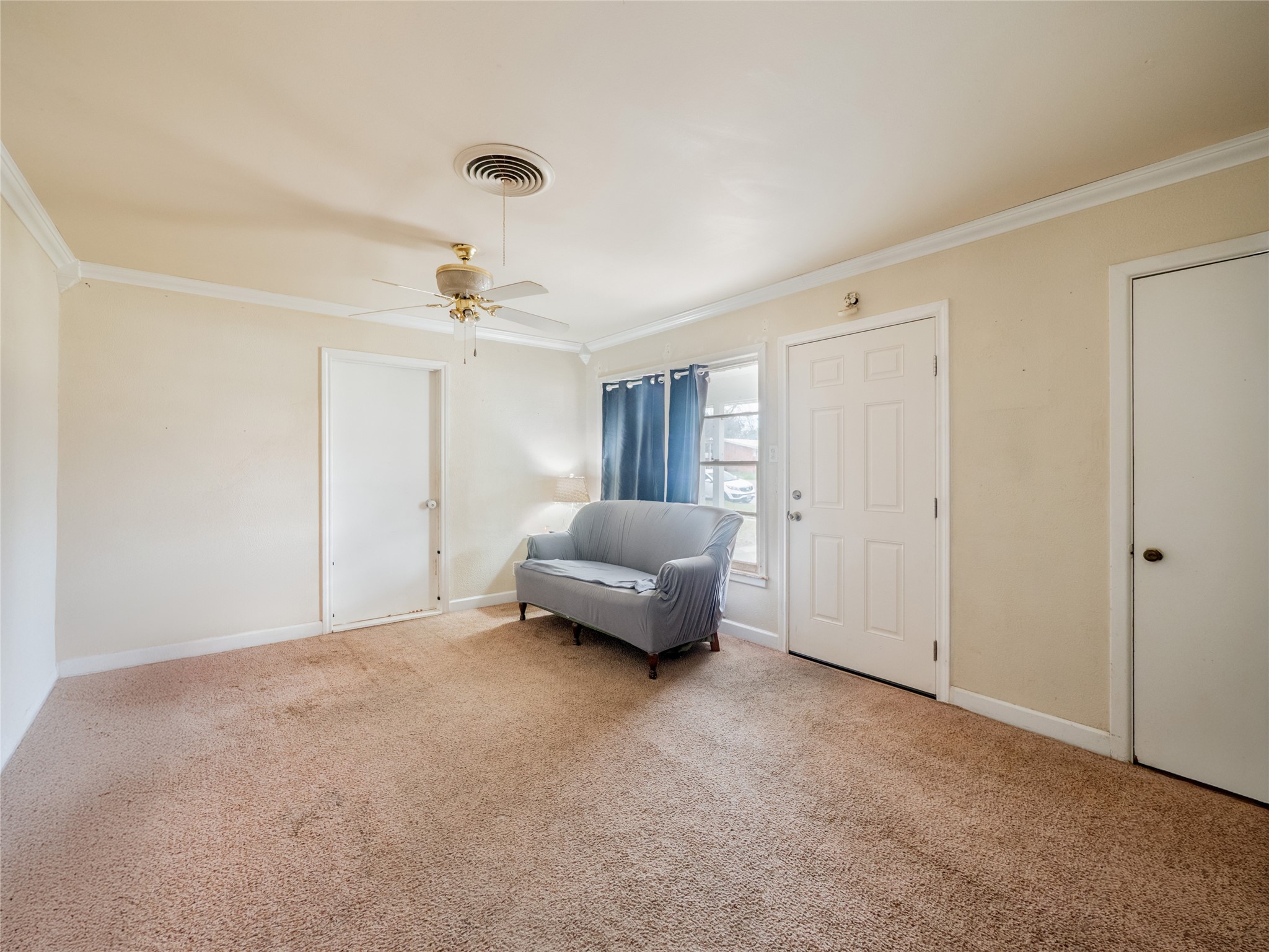 1910 South 13th Street Temple, TX 76504 - Photo 6 of 35 a living room with furniture and a ceiling fan