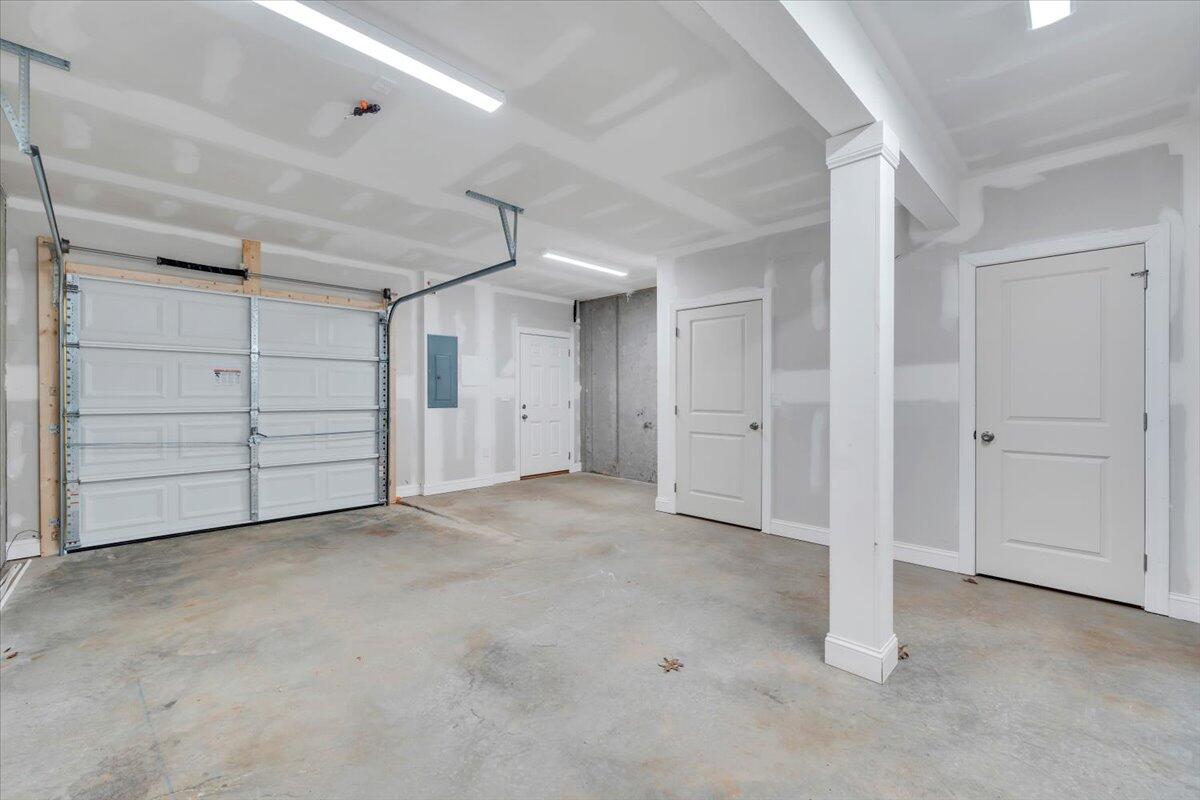 5615 Huntridge Road Roanoke, VA 24019 - Photo 19 of 21 a view of an empty room