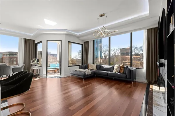 $559,000 | 2828 Peachtree Road Northwest, Unit 701, Atlanta, GA 30305