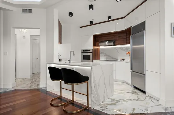 $559,000 | 2828 Peachtree Road Northwest, Unit 701, Atlanta, GA 30305
