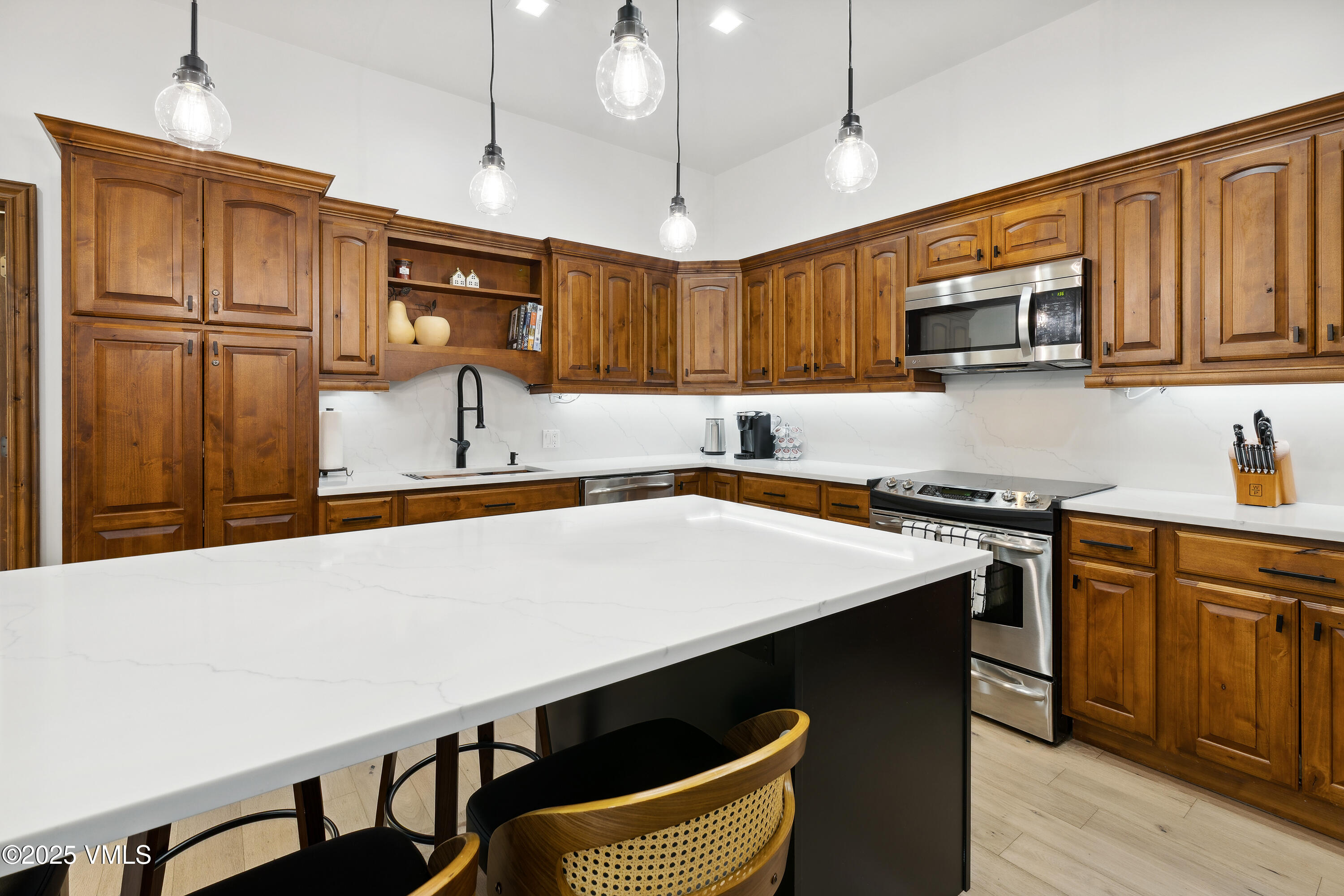 295 Main Street, Unit R305 Edwards, CO 81632 - Photo 12 of 48 S47A2962