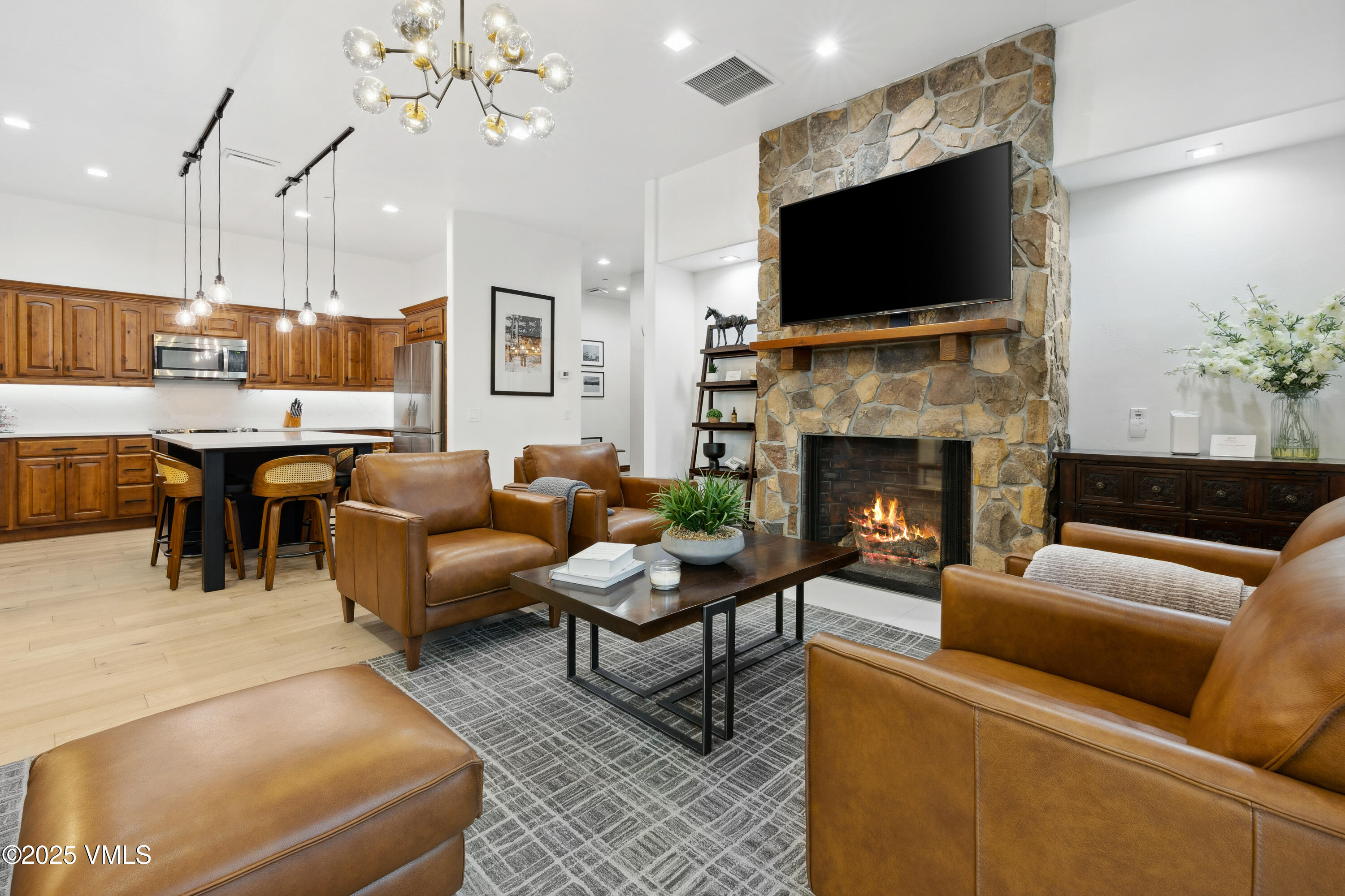 295 Main Street, Unit R305 Edwards, CO 81632 - Photo 6 of 48 S47A3007