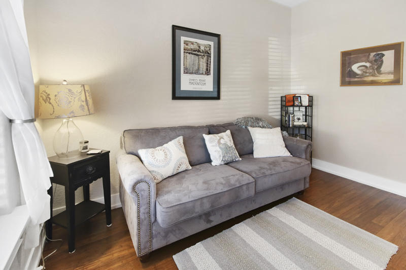 893 Ridgeview Drive Eagle Point, OR 97524 - Photo 18 of 49 a living room with furniture and a wooden floor