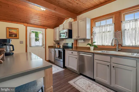 $625,000 | 971 Henry Avenue, Wayne, PA 19087
