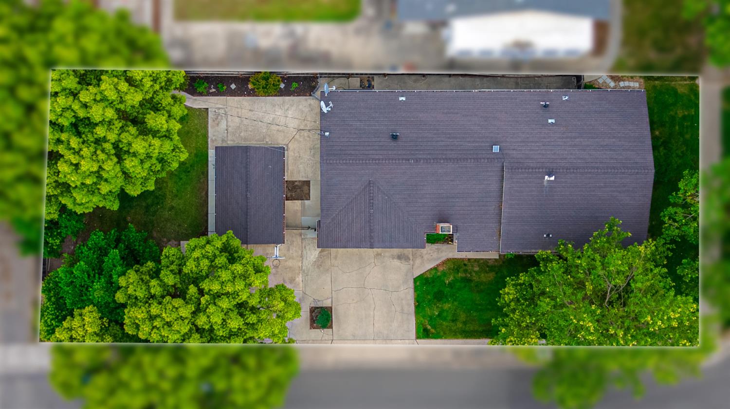 550 Bell Street Turlock, CA 95380 - Photo 29 of 36 an aerial view of a house