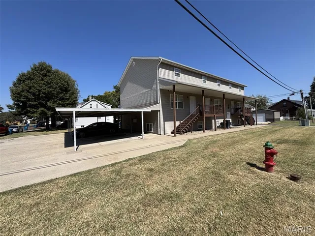 $575,000 | 213 Broadway, Highland, IL 62249