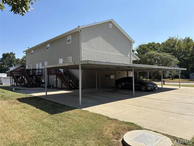 $575,000 | 213 Broadway, Highland, IL 62249