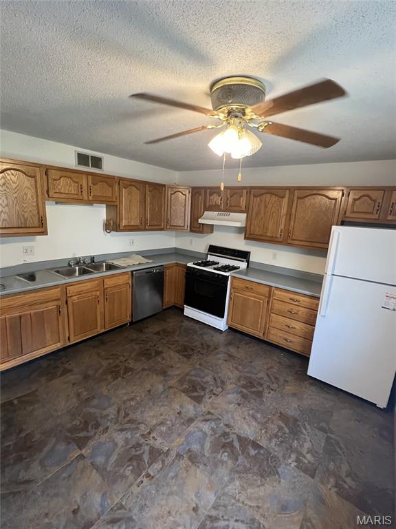 213 Broadway Highland, IL 62249 - Photo 4 of 18