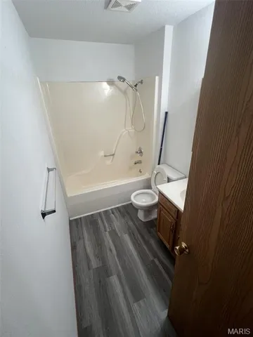 $575,000 | 213 Broadway, Highland, IL 62249